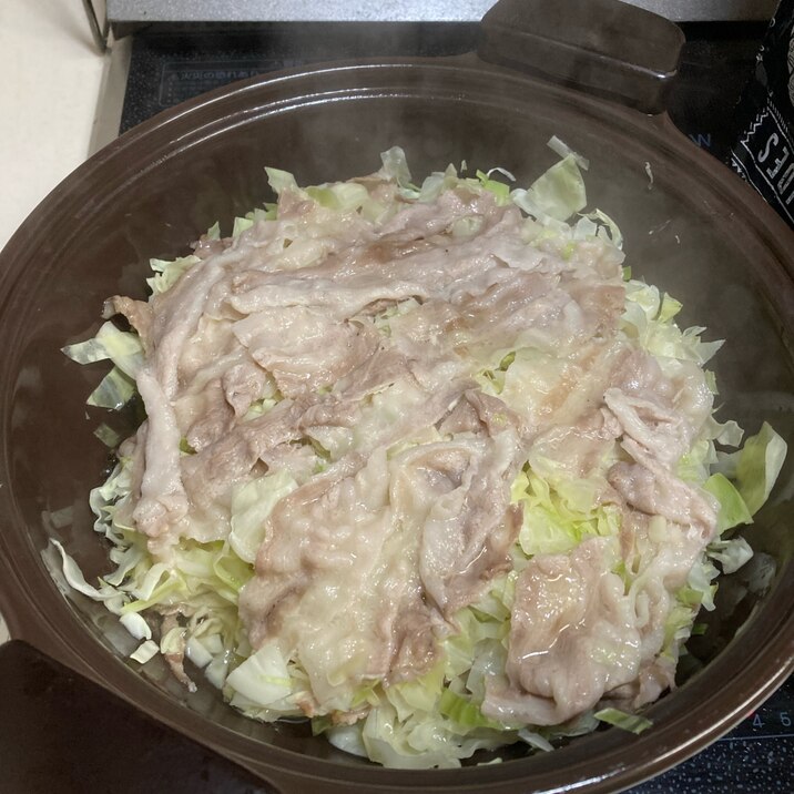 豚バラとキャベツのほったらかし蒸し鍋